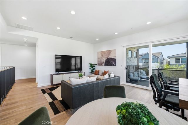 124 Chant, Irvine, CA 92618