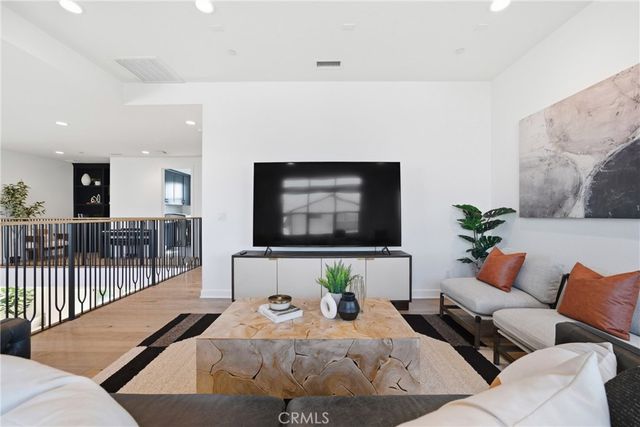 124 Chant, Irvine, CA 92618