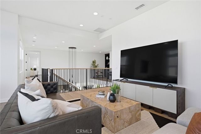 124 Chant, Irvine, CA 92618