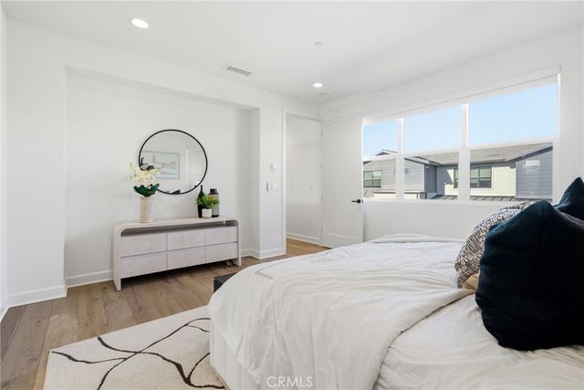 124 Chant, Irvine, CA 92618