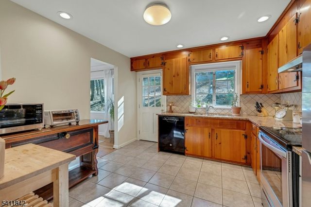 6 Mountainside Dr, Morris Twp., NJ 07960