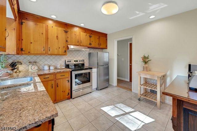 6 Mountainside Dr, Morris Twp., NJ 07960