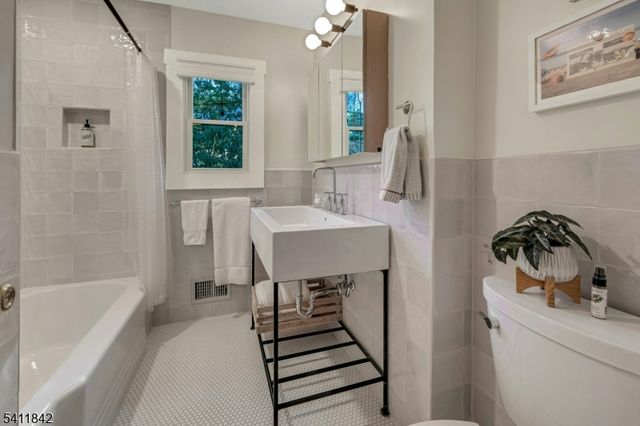 6 Mountainside Dr, Morris Twp., NJ 07960