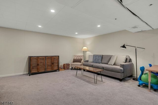 6 Mountainside Dr, Morris Twp., NJ 07960