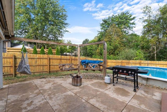 2382 Clover Blossom Court, Grove City, OH 43123