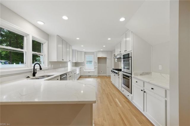 4328 Thoroughgood DR, Virginia Beach, VA 23455