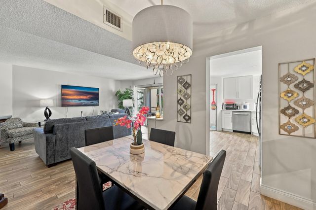 3810 Via Poinciana 202, Lake Worth, FL 33467