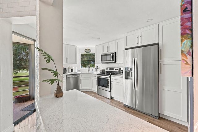 3810 Via Poinciana 202, Lake Worth, FL 33467