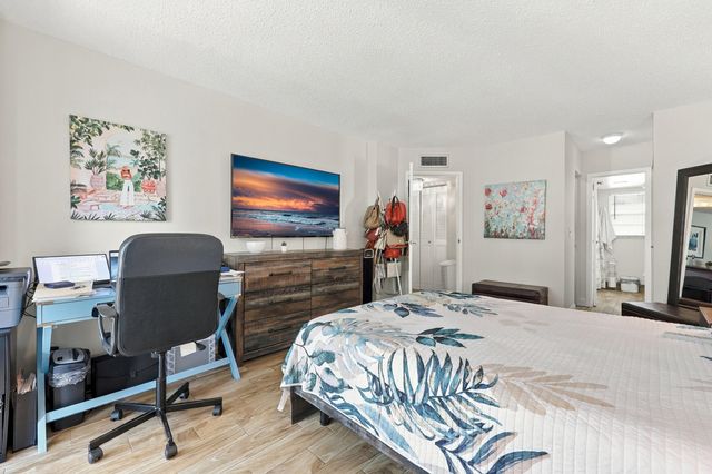 3810 Via Poinciana 202, Lake Worth, FL 33467