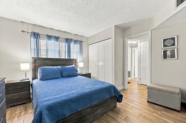 3810 Via Poinciana 202, Lake Worth, FL 33467