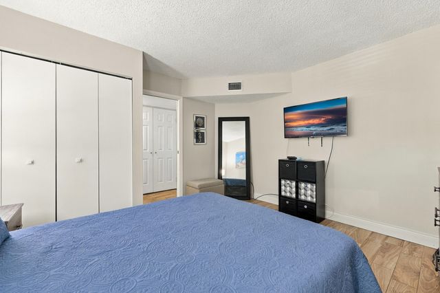 3810 Via Poinciana 202, Lake Worth, FL 33467