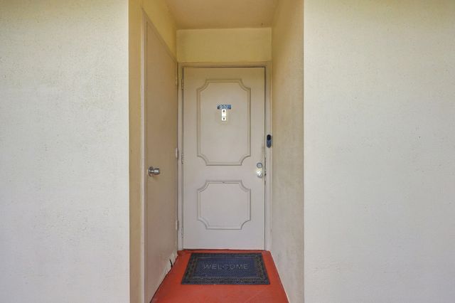 3810 Via Poinciana 202, Lake Worth, FL 33467