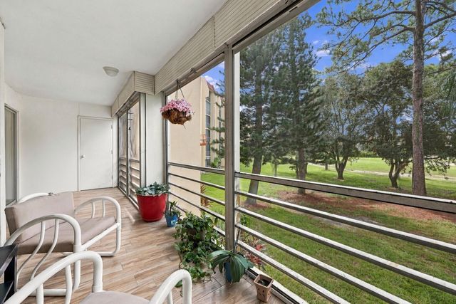 3810 Via Poinciana 202, Lake Worth, FL 33467