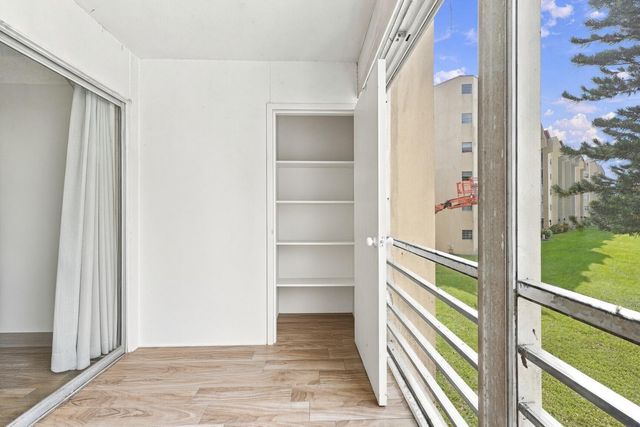 3810 Via Poinciana 202, Lake Worth, FL 33467