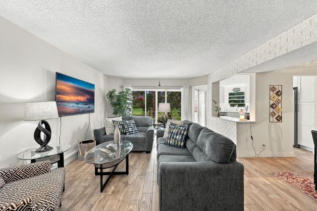 3810 Via Poinciana 202, Lake Worth, FL 33467
