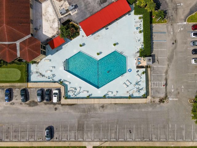 3810 Via Poinciana 202, Lake Worth, FL 33467