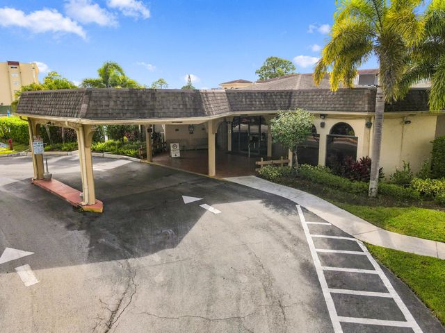 3810 Via Poinciana 202, Lake Worth, FL 33467