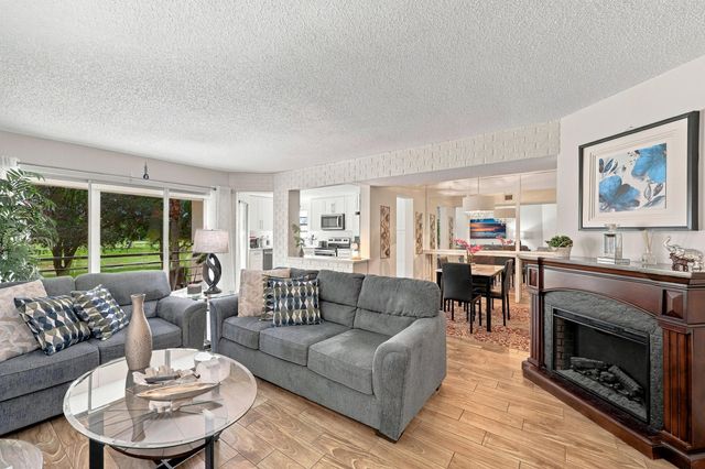 3810 Via Poinciana 202, Lake Worth, FL 33467