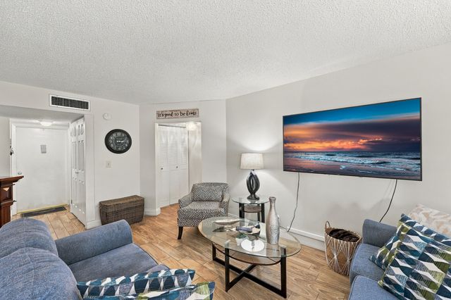 3810 Via Poinciana 202, Lake Worth, FL 33467