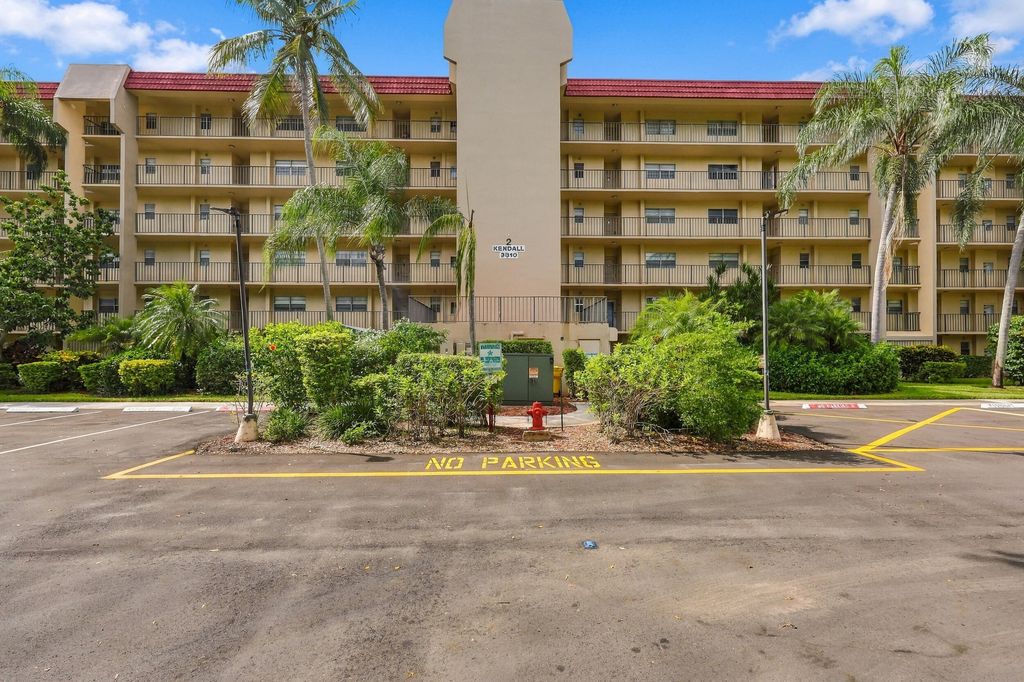 3810 Via Poinciana 202, Lake Worth, FL 33467