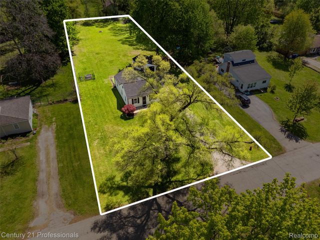 2830 Deland Road, Waterford Charter Township, MI 48329