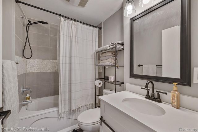 2830 Deland Road, Waterford Charter Township, MI 48329