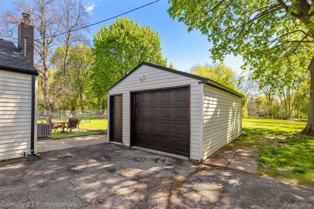 2830 Deland Road, Waterford Charter Township, MI 48329
