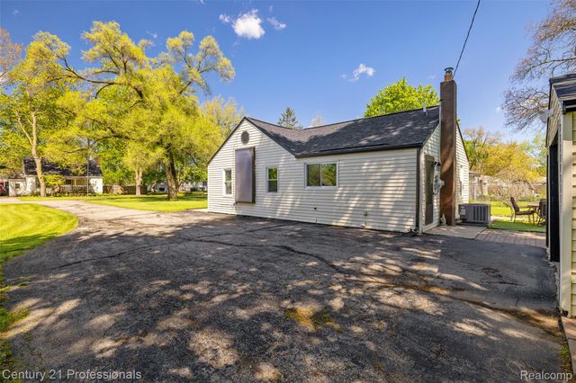 2830 Deland Road, Waterford Charter Township, MI 48329