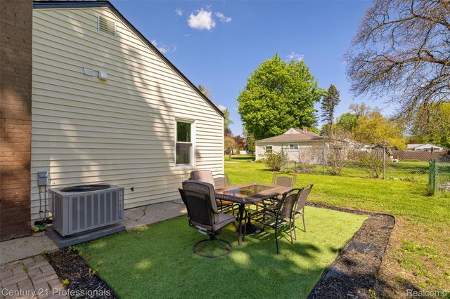 2830 Deland Road, Waterford Charter Township, MI 48329