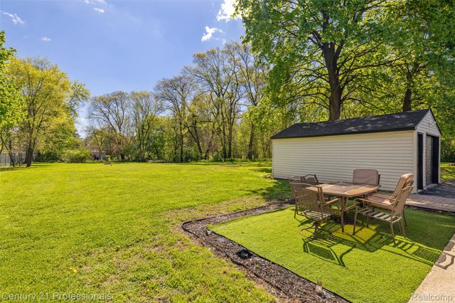 2830 Deland Road, Waterford Charter Township, MI 48329