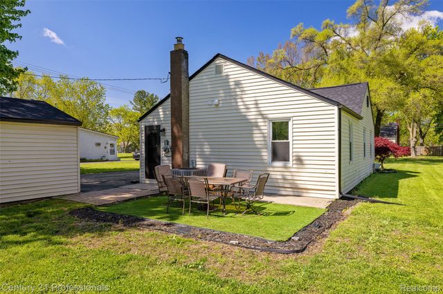 2830 Deland Road, Waterford Charter Township, MI 48329