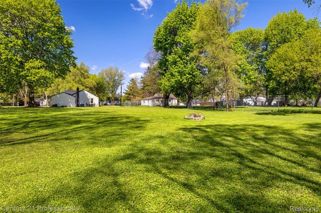 2830 Deland Road, Waterford Charter Township, MI 48329