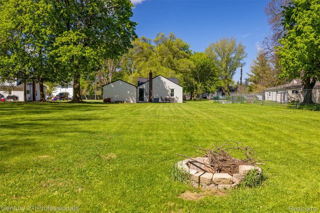 2830 Deland Road, Waterford Charter Township, MI 48329