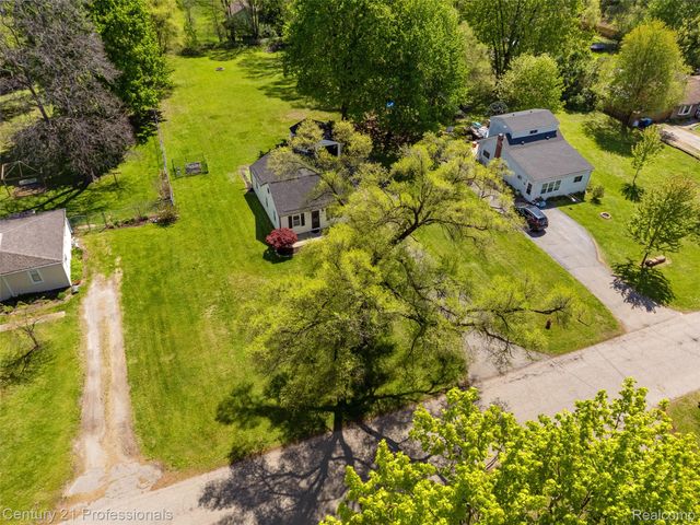 2830 Deland Road, Waterford Charter Township, MI 48329