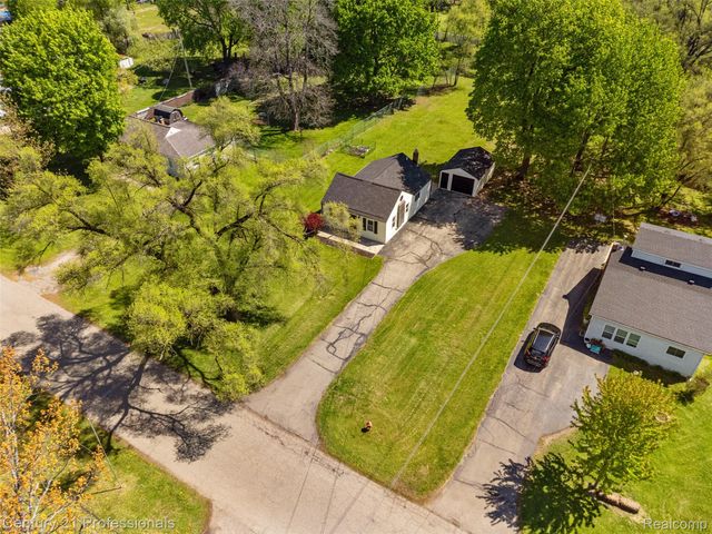2830 Deland Road, Waterford Charter Township, MI 48329
