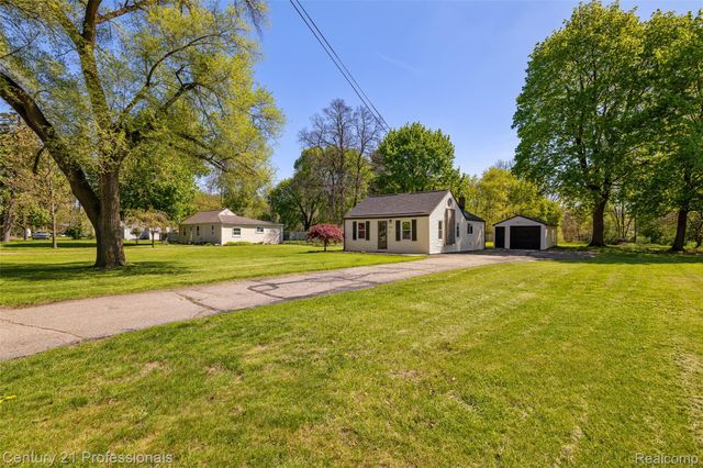 2830 Deland Road, Waterford Charter Township, MI 48329