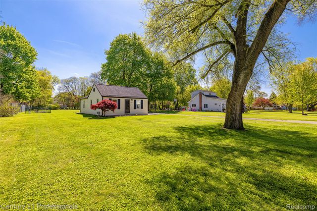 2830 Deland Road, Waterford Charter Township, MI 48329