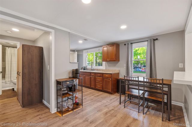 2830 Deland Road, Waterford Charter Township, MI 48329