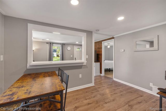2830 Deland Road, Waterford Charter Township, MI 48329