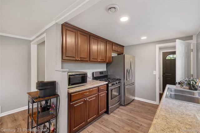2830 Deland Road, Waterford Charter Township, MI 48329