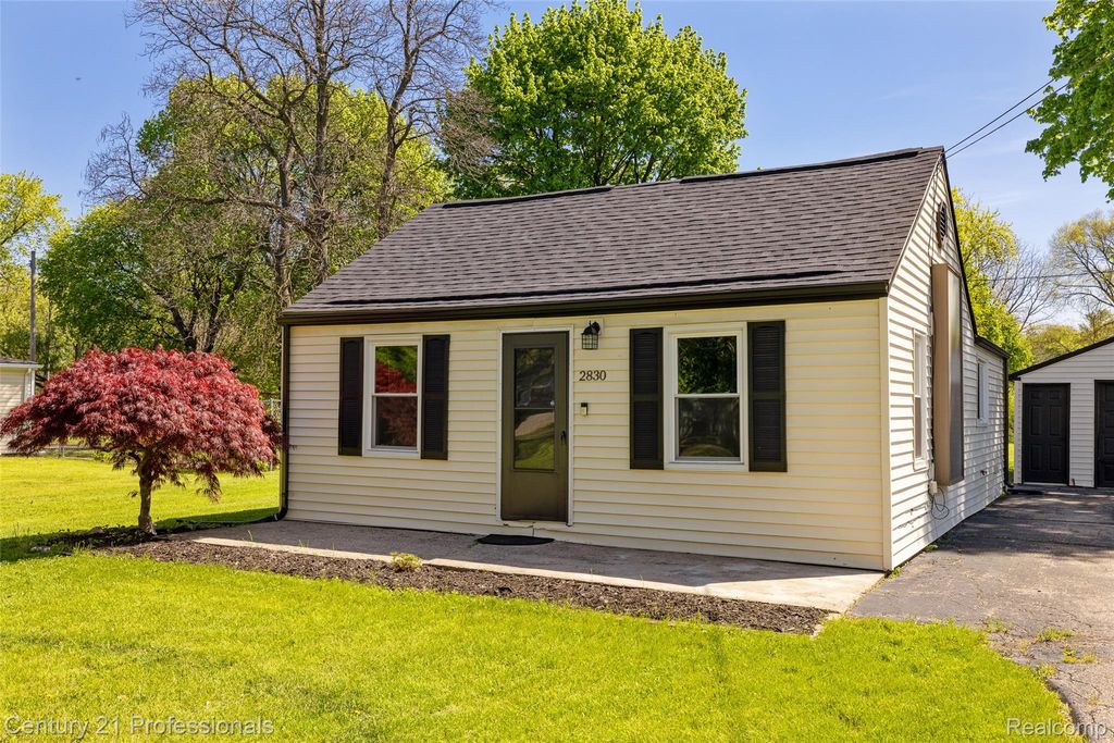 2830 Deland Road, Waterford Charter Township, MI 48329