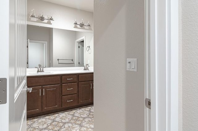 1271 Veteran St, Manteca, CA 95337