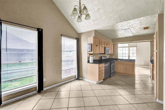 3 Chuckwagon Court, Angleton, TX 77515