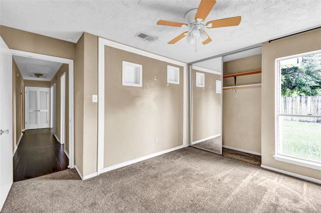 3 Chuckwagon Court, Angleton, TX 77515