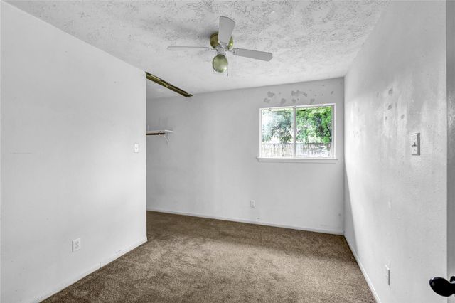 3 Chuckwagon Court, Angleton, TX 77515