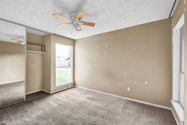 3 Chuckwagon Court, Angleton, TX 77515