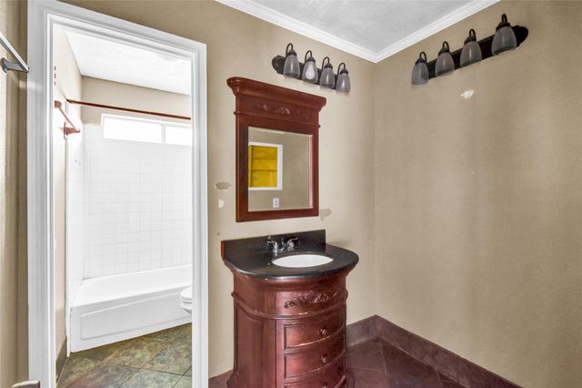 3 Chuckwagon Court, Angleton, TX 77515