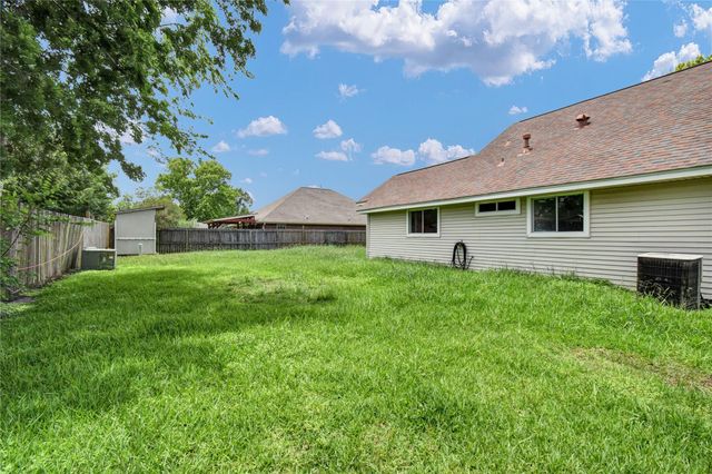 3 Chuckwagon Court, Angleton, TX 77515