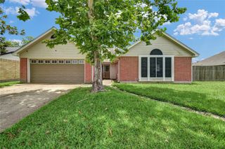 3 Chuckwagon Court, Angleton, TX 77515