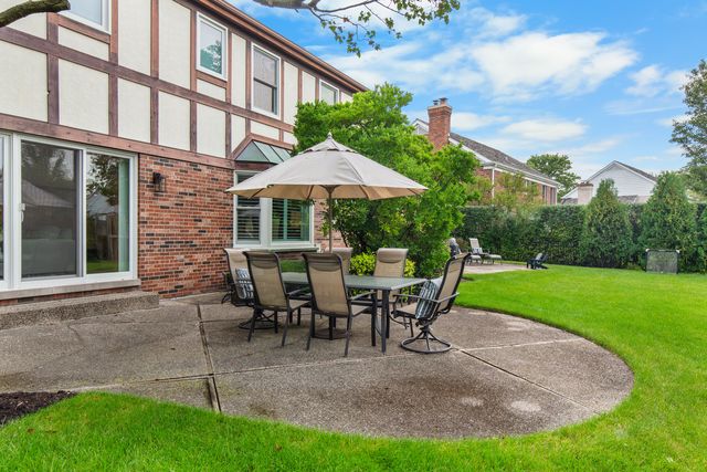 2335 Indian Ridge Drive, Glenview, IL 60026